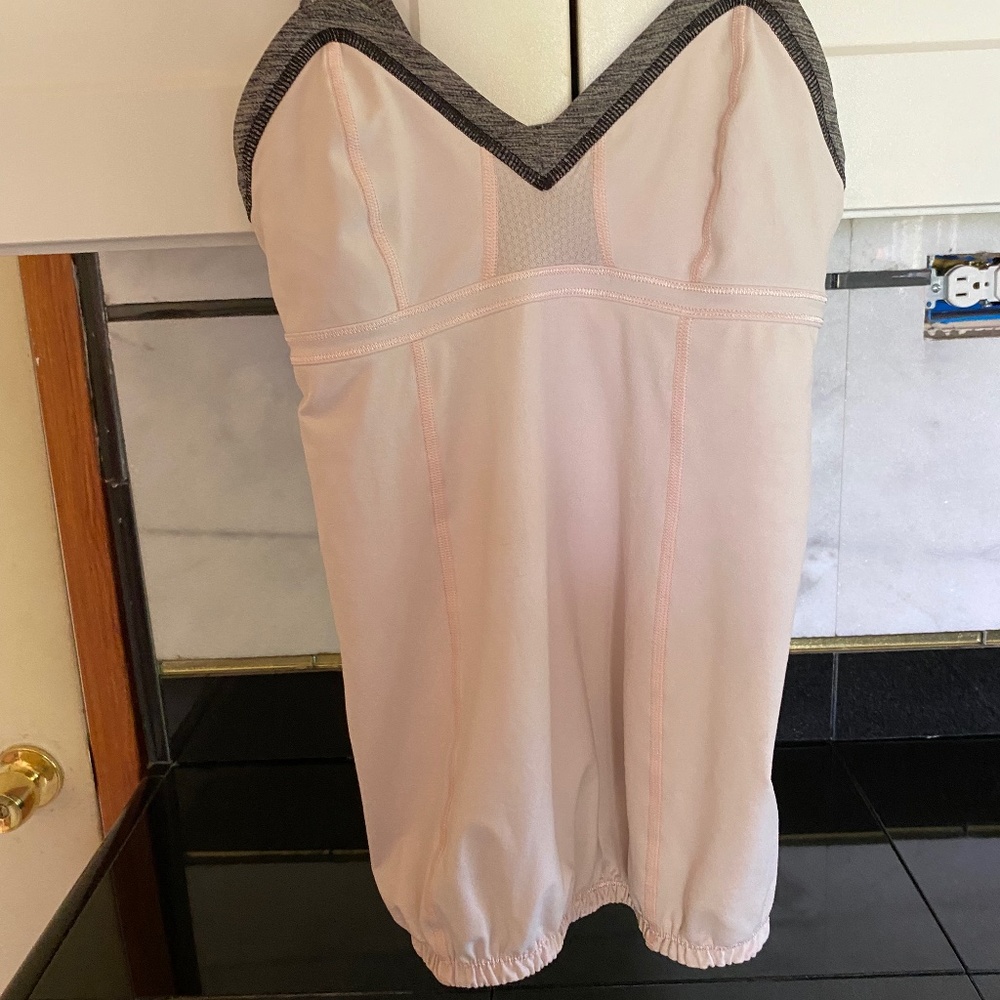 Lululemon - Picture 1 of 15